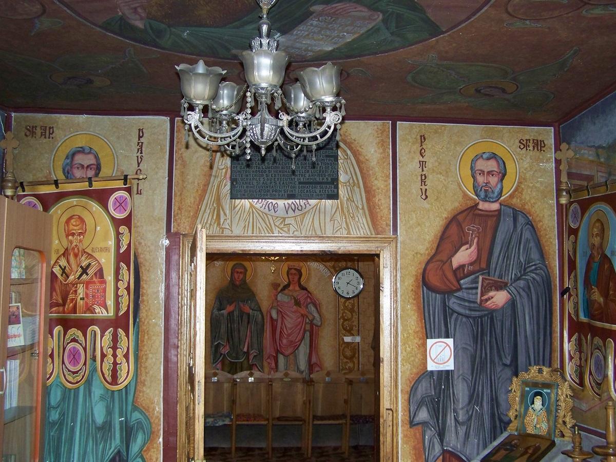 Interiorul bisericii